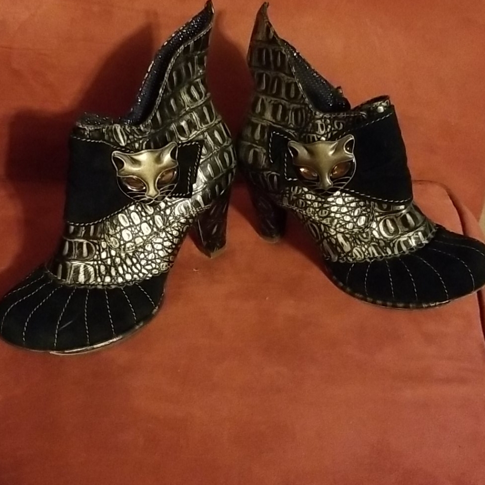 Cat heels